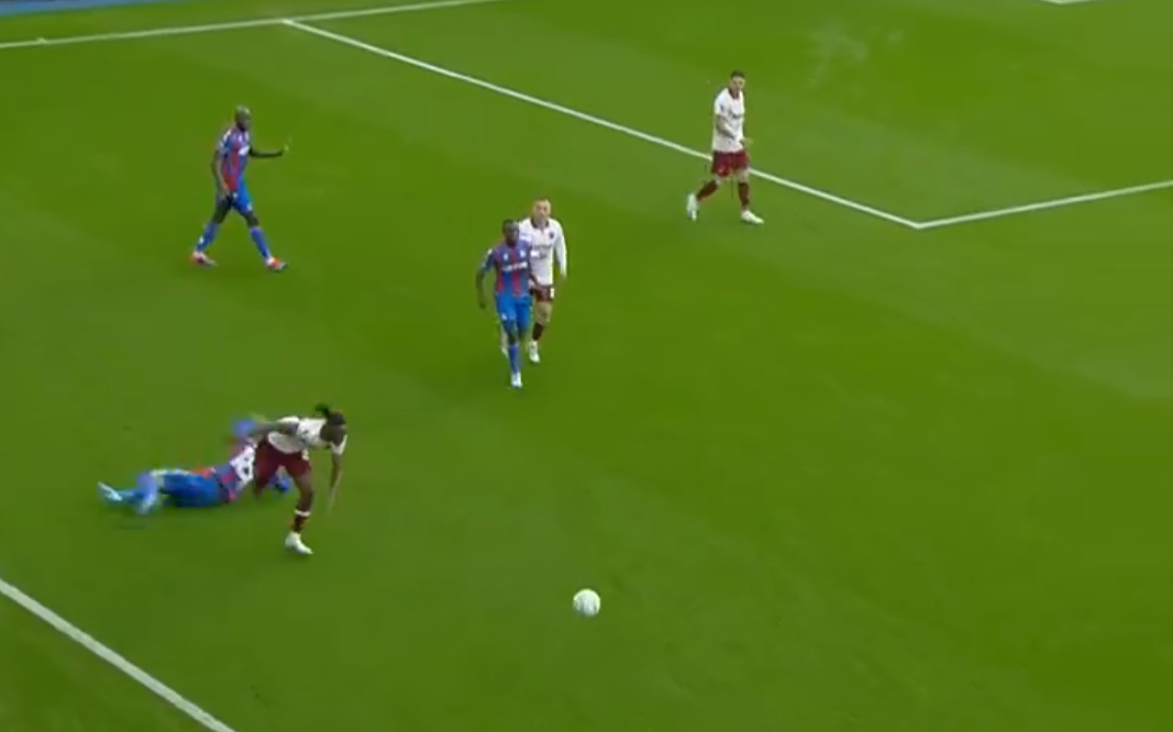 CĐV West Ham phát cuồng với Aaron Wan-Bissaka 2