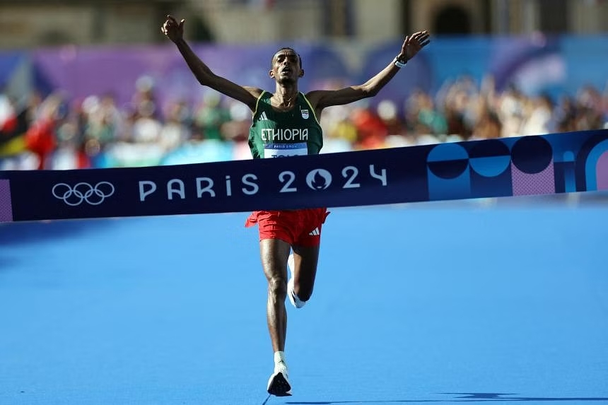 Kipchoge bỏ cuộc, Olympic có nhà vô địch marathon mới 1