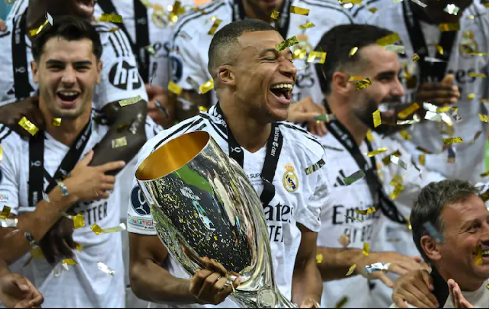 Kylian Mbappe ra mat Real Madrid