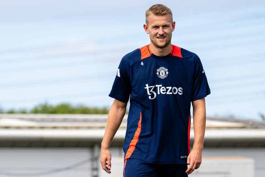 De Ligt san sang da tran mo man Premier League